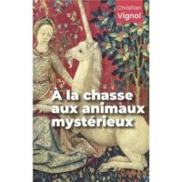 Couverture du livre : À la chasse aux animaux mystérieux – 9782493270955 - sur www.promoculture.lu